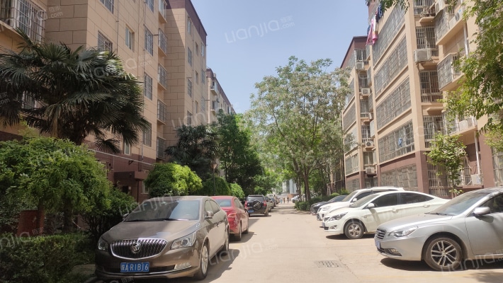 阳光新城小区外景图