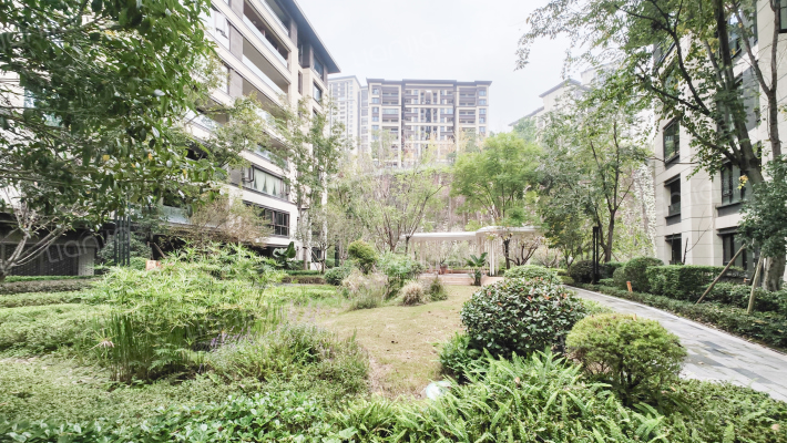 望江府公园里外景图