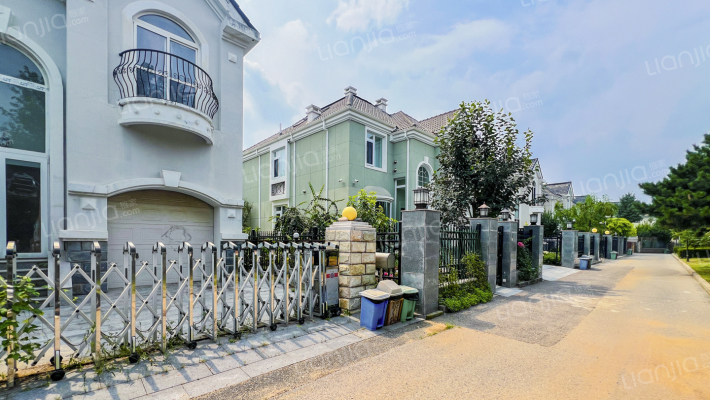 湖光山舍外景图