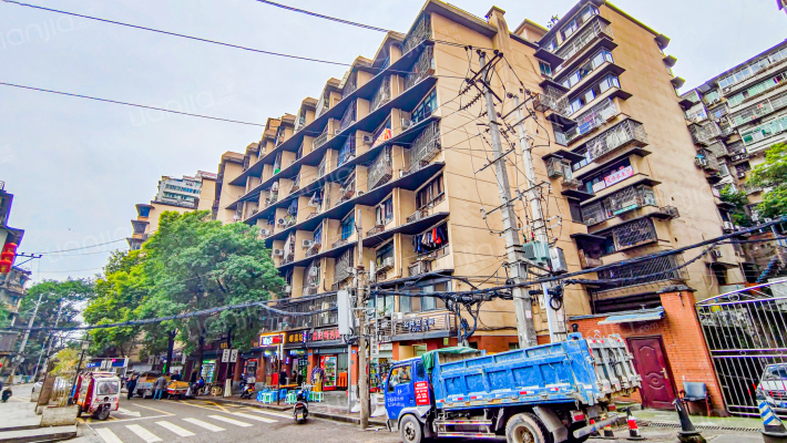 枇杷山后街外景图