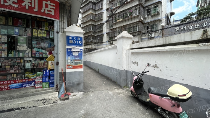 遵义路310号外景图
