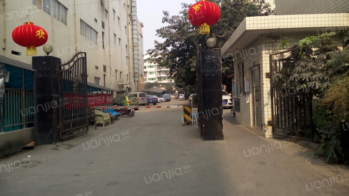 易初小区外景图