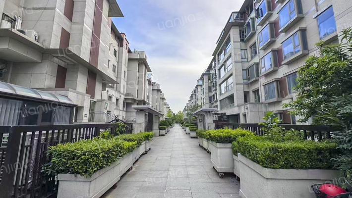 新城璞樾和山外景图