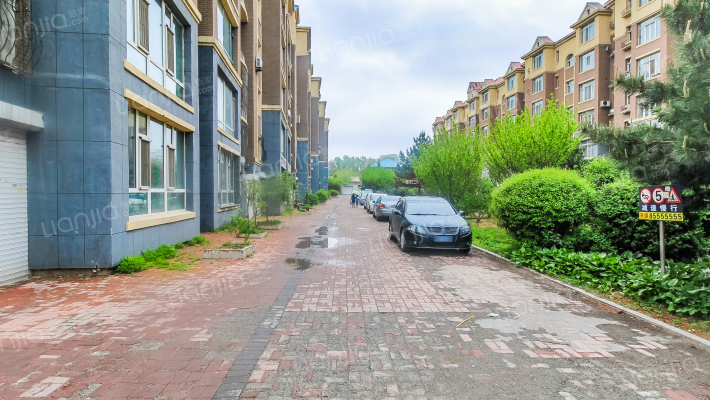 雁鸣湖山庄外景图