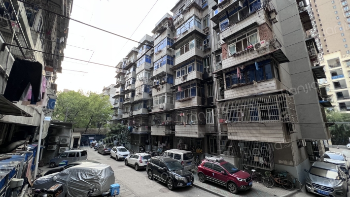 建一石化宿舍外景图