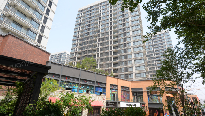 万科翡翠公园外景图