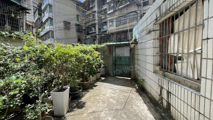 遵义路270号外景图