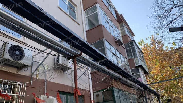 造纸厂家属楼外景图