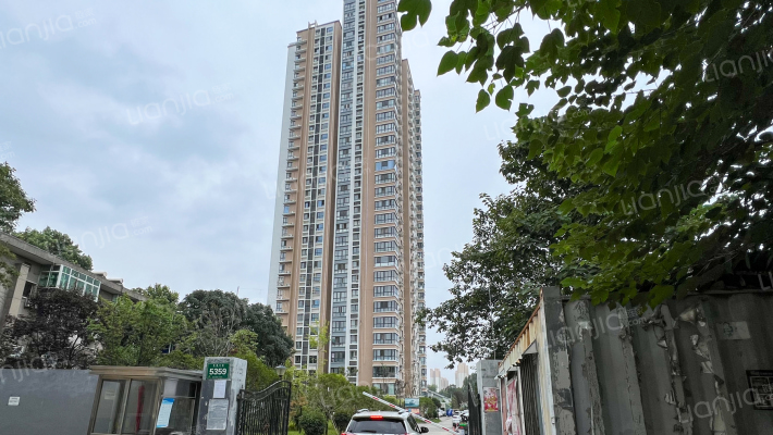 西安浐灞亭路车务段小区外景图