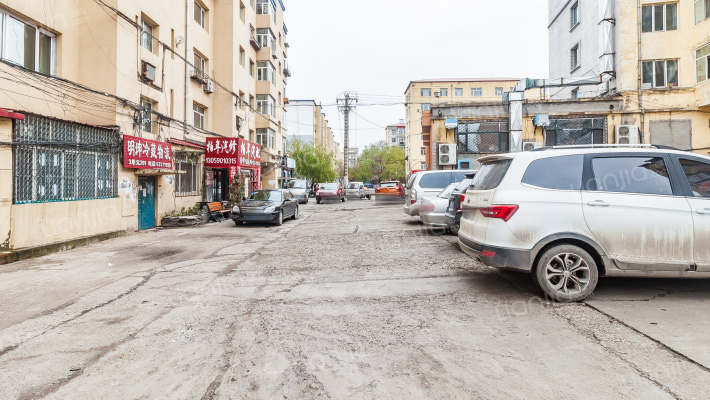 长线站家属楼外景图