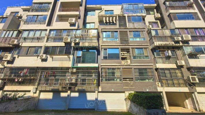 上由府前沁园外景图