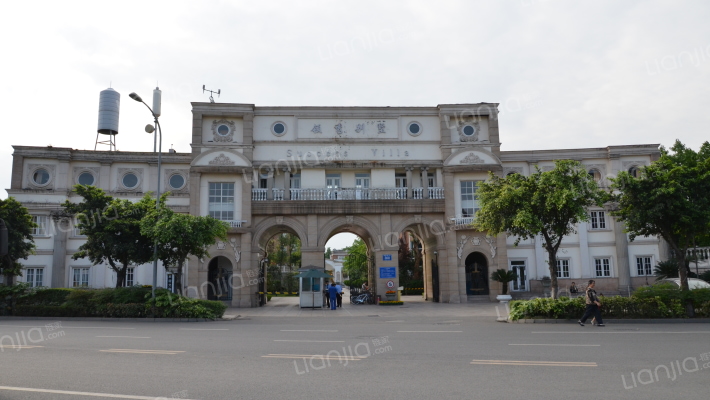 领秀别墅外景图