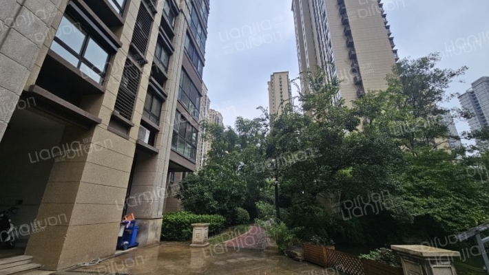 绿地中央广场三期外景图