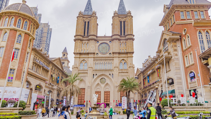 光谷步行街意大利风情街外景图