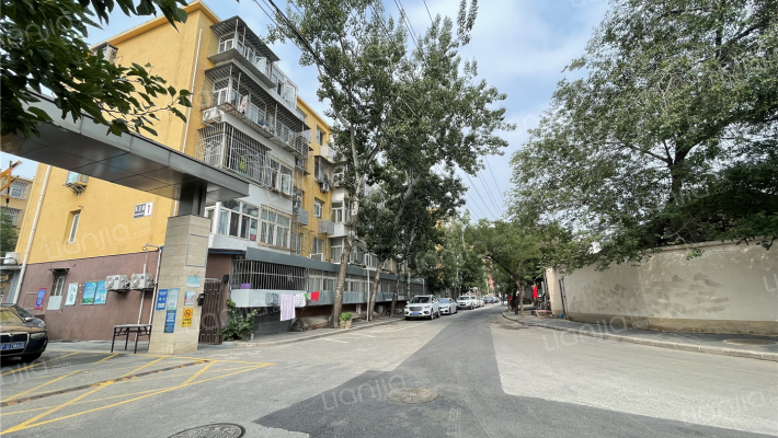 古城环卫楼外景图