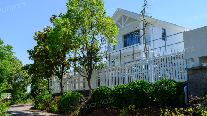 中国边城外景图