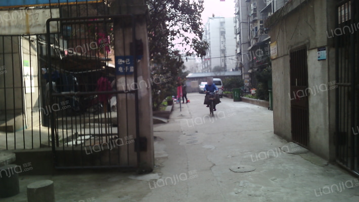 四方橡胶宿舍外景图