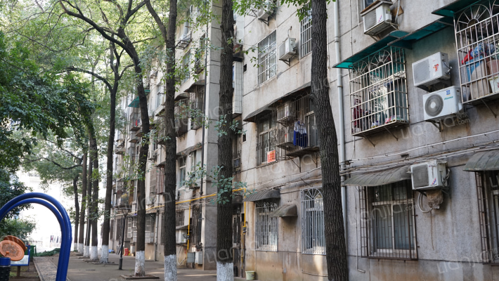 地质中学宿舍外景图