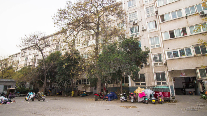 中铁苑小区外景图