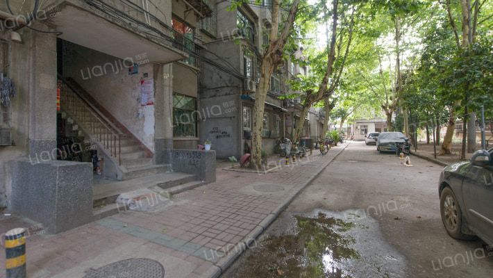 湖北省工建宿舍楼小区外景图