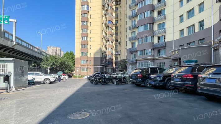 东新商住大厦外景图