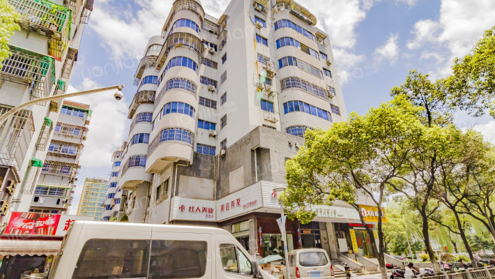 中特大厦A座外景图