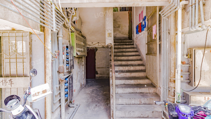 西洪路180号新村外景图