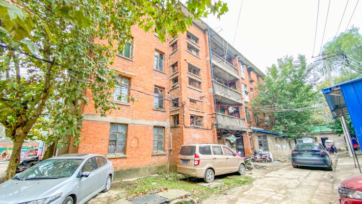 东流路230号制药厂外景图