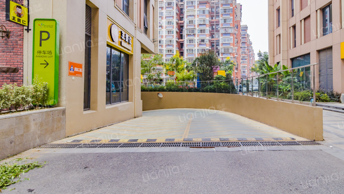 绿地缤纷广场外景图