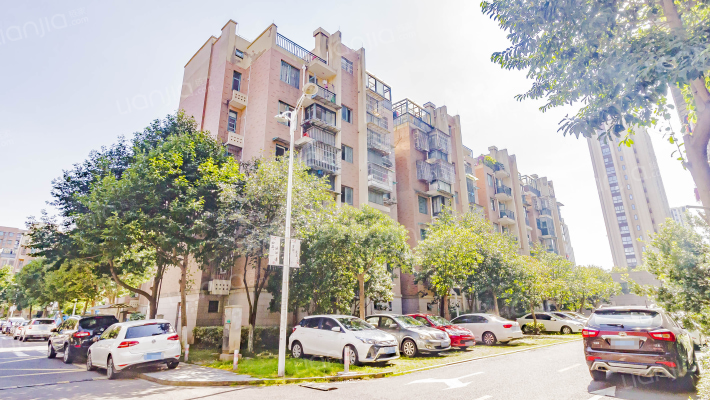 繁裕三村外景图