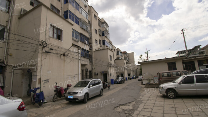 火车售票楼外景图