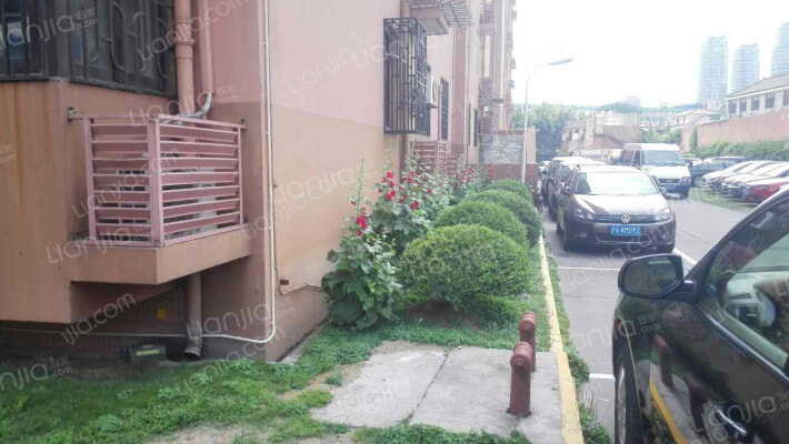 东航公寓外景图