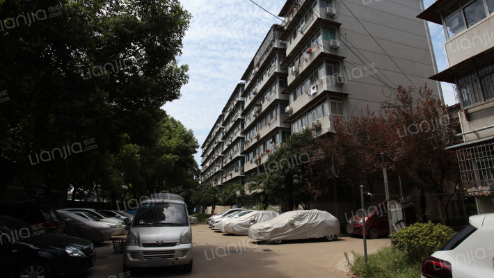 三角地小区外景图