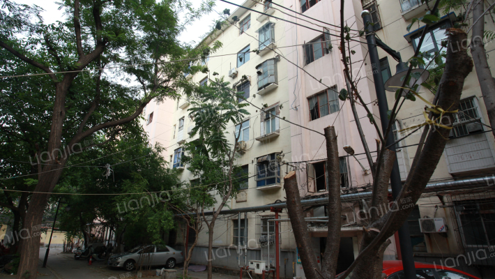 和平新村街外景图