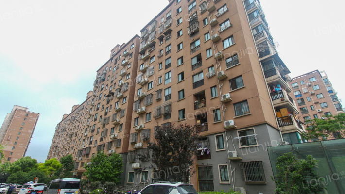 龙博公寓外景图