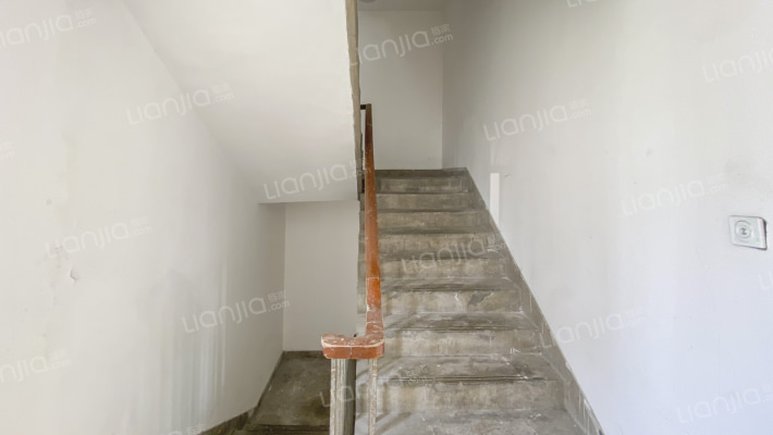 三峰大厦外景图