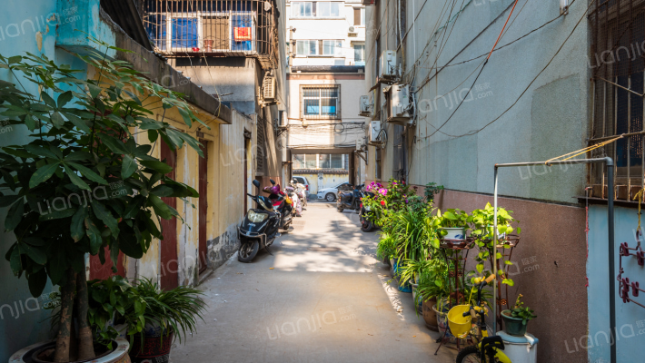 勤劳街22号外景图