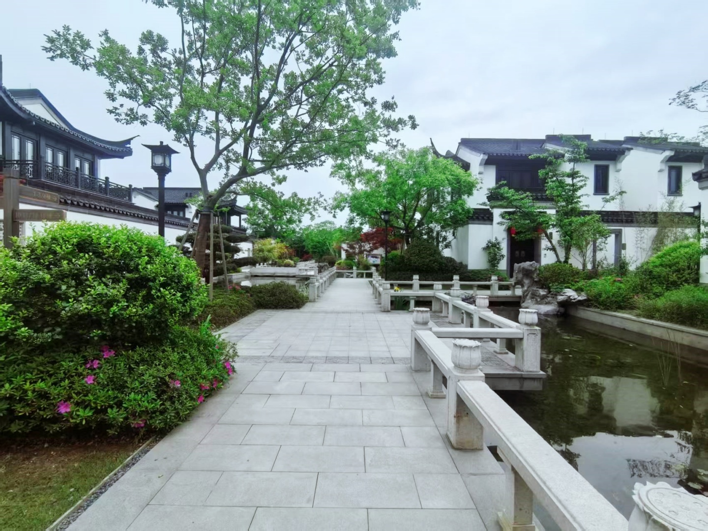 South Lake Moon  compound photo 3