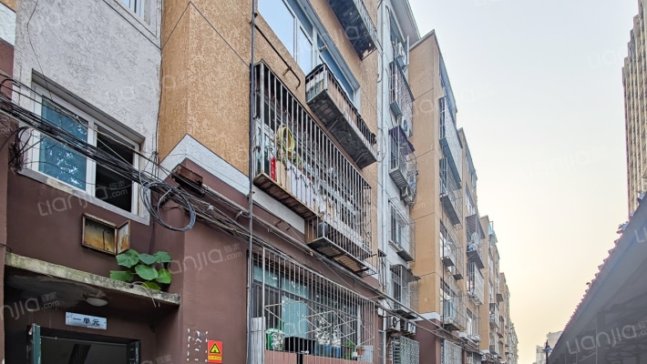 电信局宿舍楼外景图