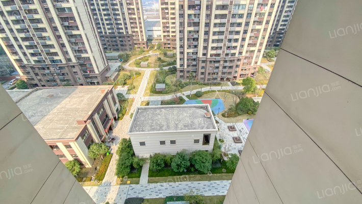 力高澜湖前城外景图