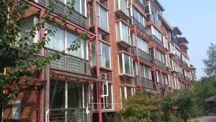 BOBO自由城外景图