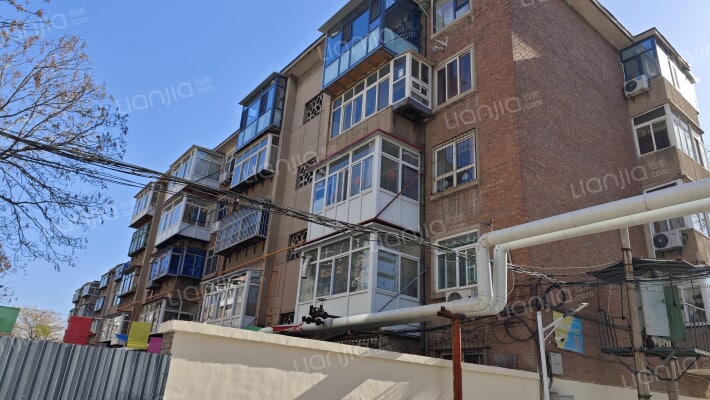 河北体育学院宿舍外景图