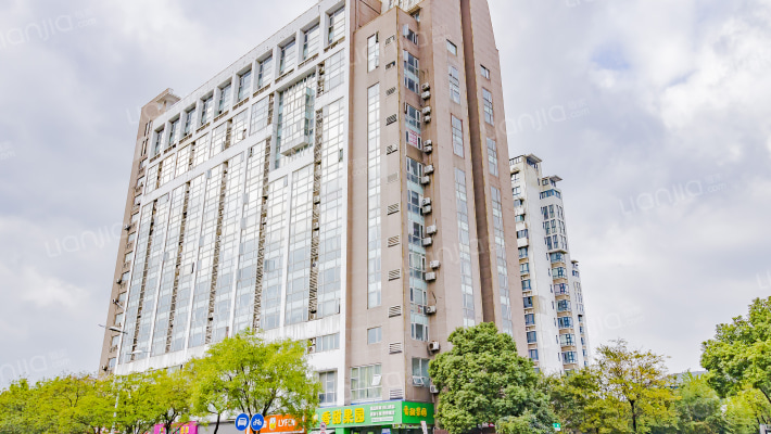 我家山水彩虹苑外景图