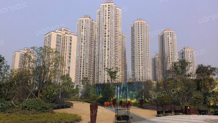 新城春天里外景图