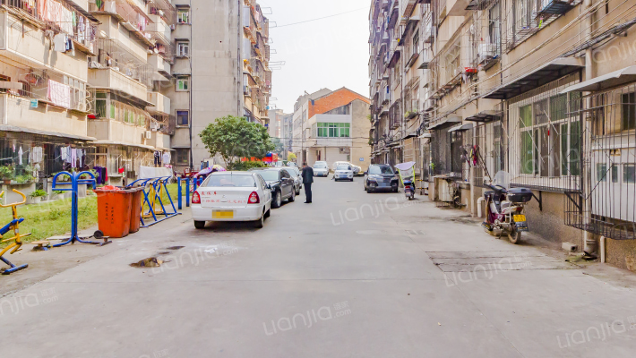 卫民巷28号院外景图