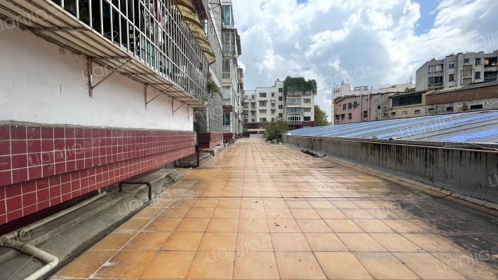 迎宾商住楼外景图