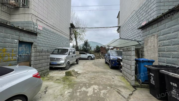 花溪新牛马市小区外景图