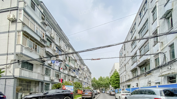 方塔西村外景图