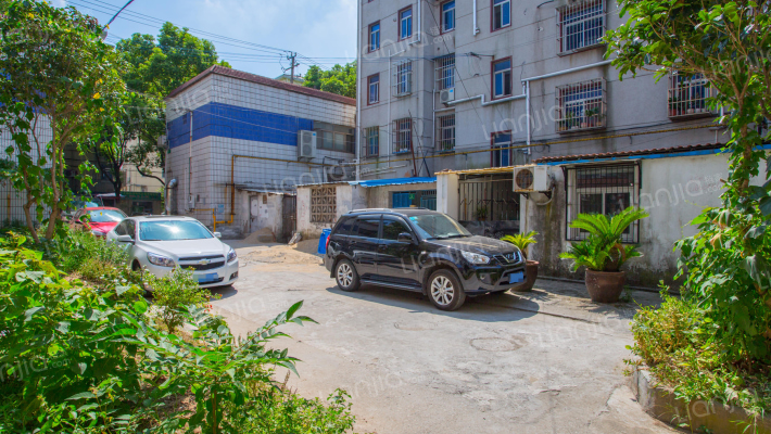 河浜公寓外景图