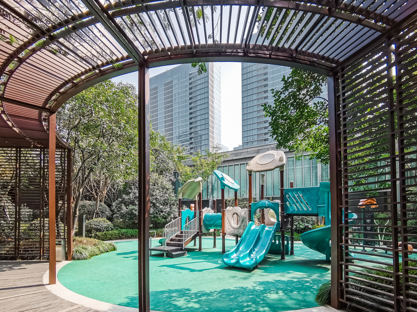 Sapphire Mansion compound photo 8